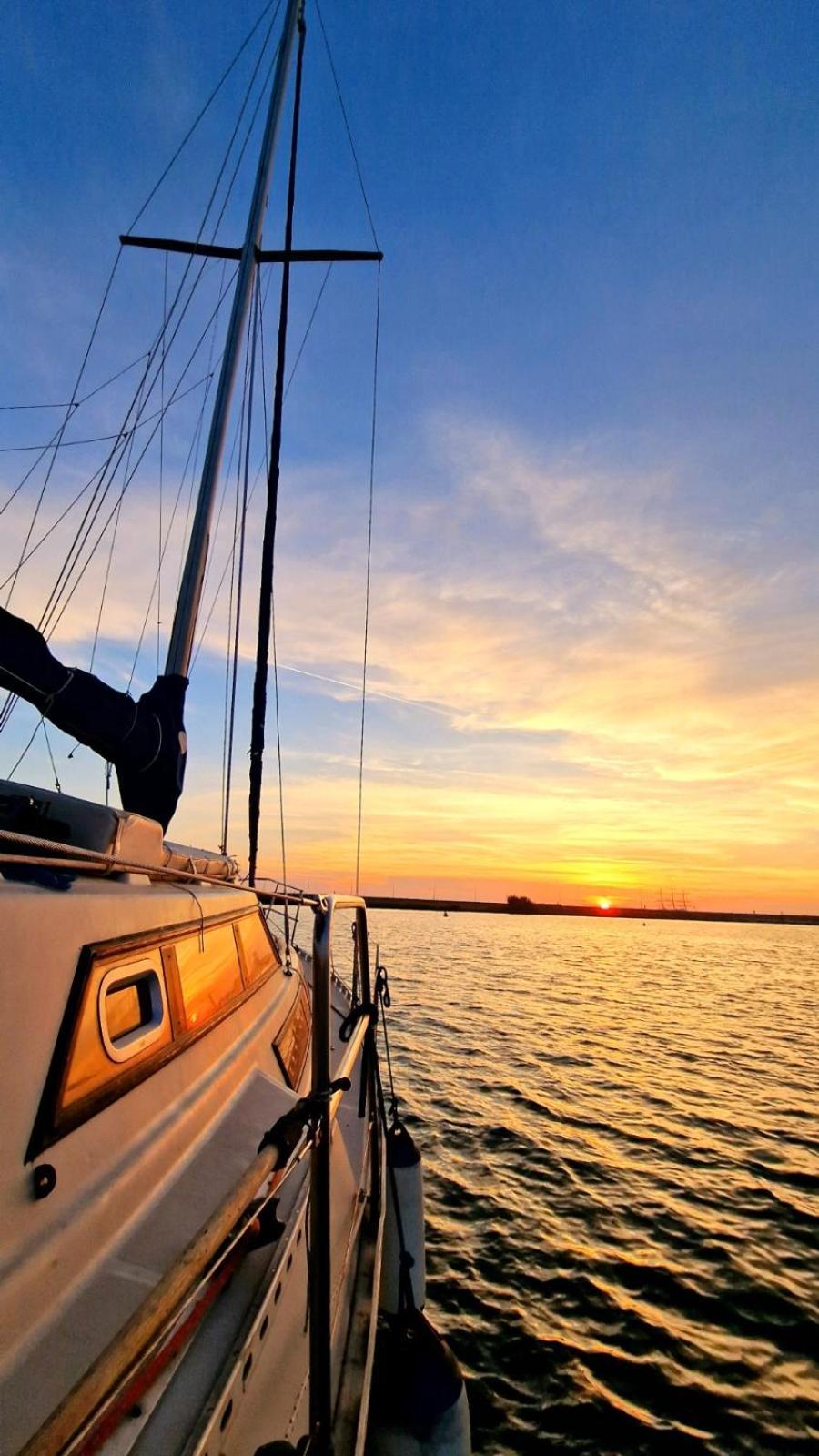 Bed & Boat Brezza Del Mare Hotel เวียเรจโจ ภายนอก รูปภาพ